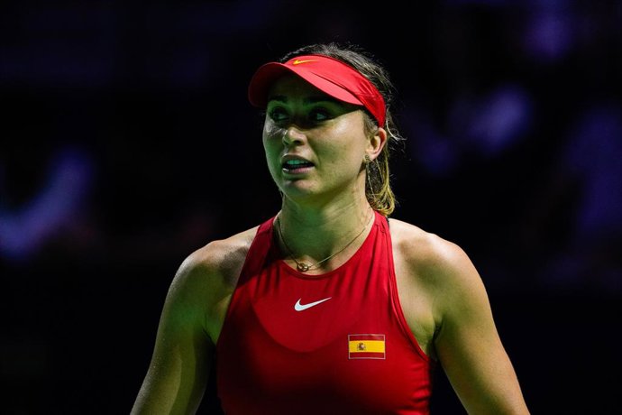 Archivo - Paula Badosa of Spain gesture against Iga Swiatek of Poland during tennis match between Spain and Poland during The Billie Jean King Cup at Martin Carpena Pavilion stadium on November 15, 2024, in Malaga, Spain