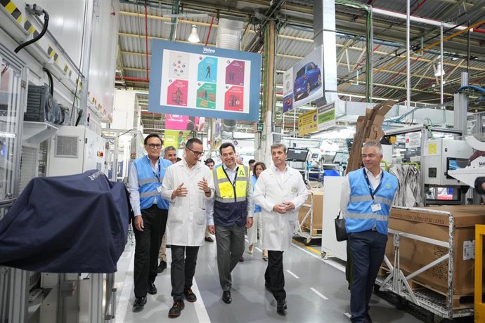 Visita de Juanma Moreno a Valeo