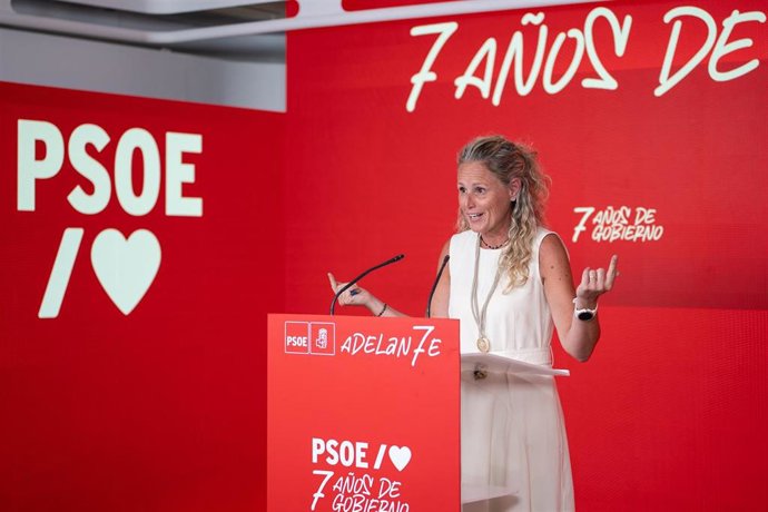 La portavoz del PSOE, Montse Mínguez, durante una rueda de prensa posterior a la reunión de la CEF-PSOE en la sede de Ferraz, a 7 de julio de 2025, en Madrid (España). 