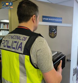 Archivo - Agente de la Policía Nacional