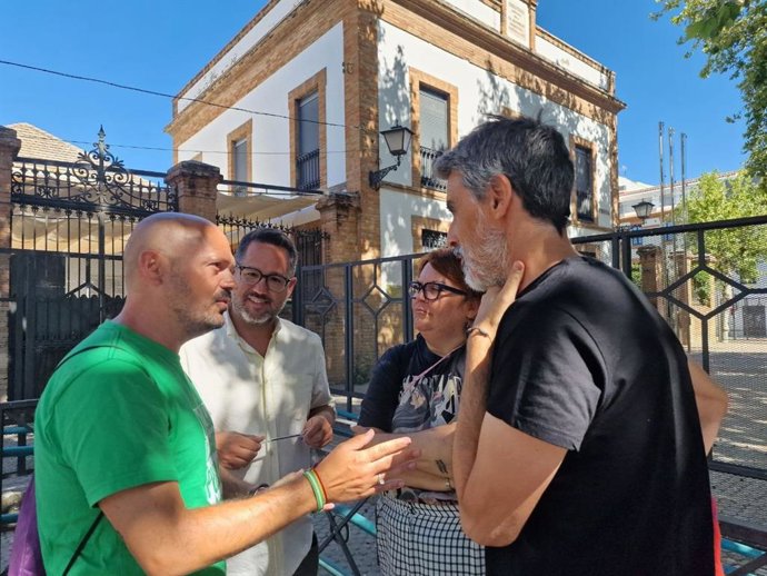 El portavoz de Adelante Andalucía, José Ignacio García, reunido con representantes de Codapa, Ustea y CGT.