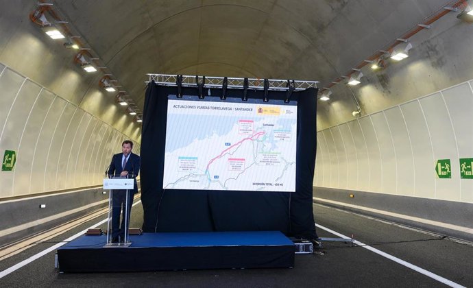 El ministro de Transportes y Movilidad Sostenible, Óscar Puente, preside la puesta en servicio del nuevo ramal de continuidad entre Sierrapando y Barreda, en el nudo de Torrelavega