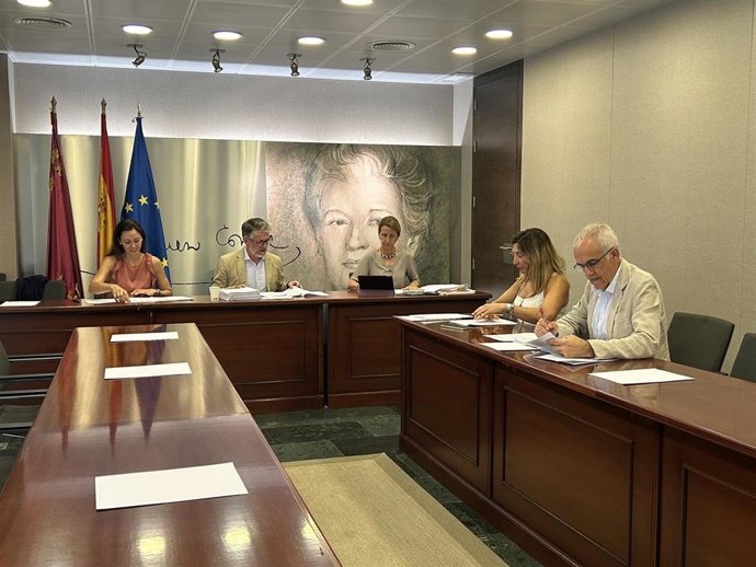 La Mesa de la Comisión de Economía, Hacienda y Presupuesto