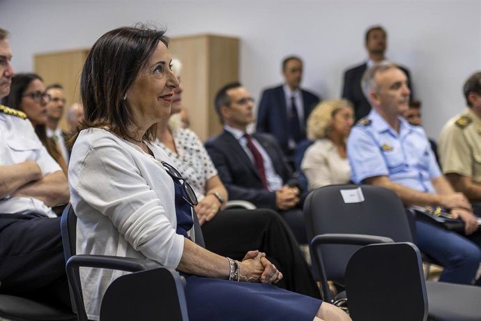 La ministra de Defensa del Gobierno de España, Margarita Robles, durante la visita al Centro de Ensayos de Sistemas no Tripulados (CEUS). 