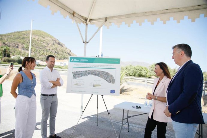 La consejera de Fomento, Articulación del Territorio y Vivienda, Rocío Díaz, asiste al inicio de obras en la carretera A-348 en el acceso a Alhama de Almería. A 21 de julio de 2025,