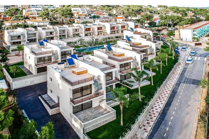 Archivo - Bravalex 2000 Gestionará Calma Holiday Villas En Playa De Aro