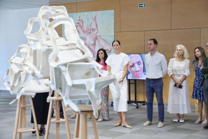 El presidente del Consell de Mallorca, Llorenç Galmés, y la consellera  insular de Cultura, Antònia Roca, visitan la University Art Biennial de Adema.