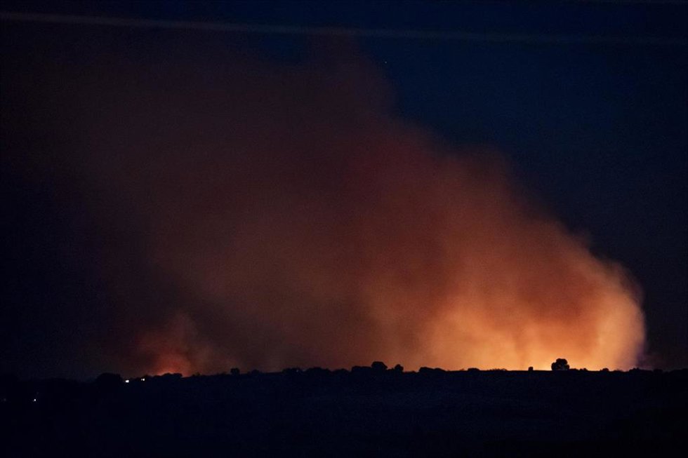 Vista nocturna del incendio, a 17 de julio de 2025, en Calypo Fado, Toledo, Castilla-La Mancha (España). 