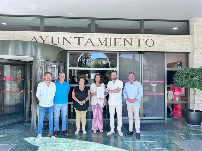 Vox y PP de Dos  Hermanas solicitan un pleno extraordinario sobre la contratación de Salazar