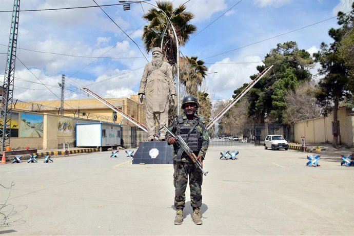 Archivo - Soldado paquistaní en la capital de Baluchistán, Quetta, en el oeste de Pakistán