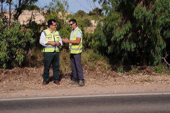 Archivo - El diputado provincial de Fomento, Antonio Jesús Rodríguez, durante una visita técnica a una de las carreteras incluidas en el plan de mejora de la Red Viaria Provincial.