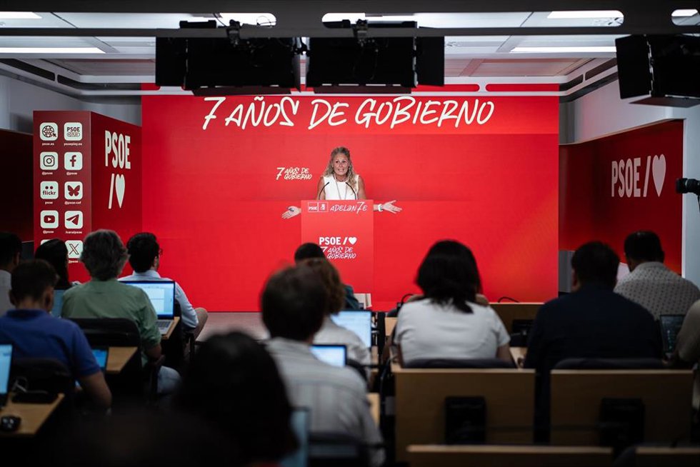 La portavoz del PSOE, Montse Mínguez, durante una rueda de prensa posterior a la reunión de la CEF-PSOE en la sede de Ferraz, a 7 de julio de 2025, en Madrid (España).