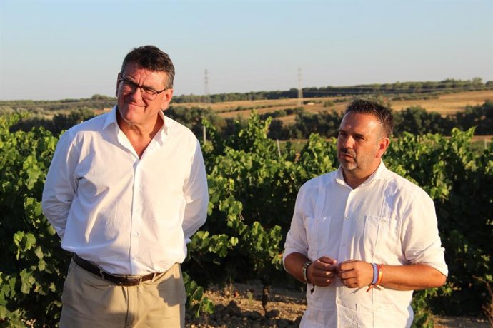 El diputado en el Parlamento de Andalucía de la formación por Huelva, Rafael Segovia (izquierda), y el portavoz en la Diputación, Miguel Ángel Sánchez.