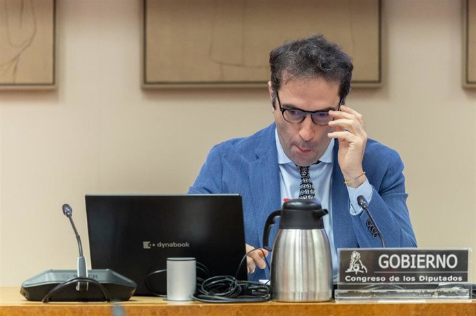 El ministro de Economía, Comercio y Empresa, Carlos Cuerpo, comparece ante la Comisión de Economía, Comercio y Transformación Digital, en el Congreso de los Diputados, a 21 de julio de 2025, en Madrid (España). Cuerpo ha informado sobre el Plan de Respues