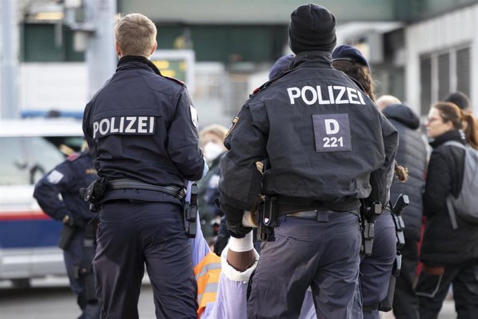Archivo - Policía en Viena, la capital de Austria
