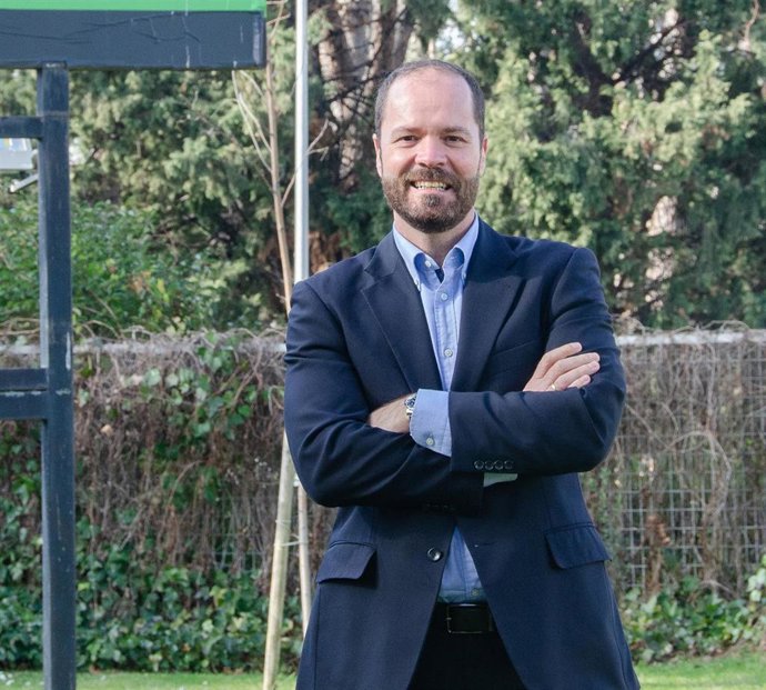 El nuevo director general de la Escuela de Organización Industrial Diego Crescente de Antonio