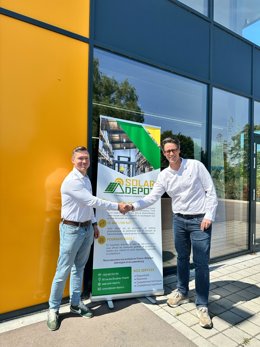 TCL SunPower Global and Solar Depot sign distribution agreement