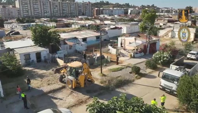 Derribo de unas construcciones ilegales en Marismas del Odiel de Huelva.