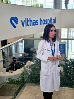 La doctora Ana Jimeno, neuróloga de Vithas Granada y miembro de su Instituto de Neurociencias