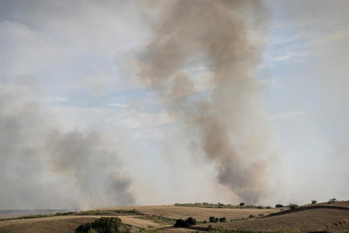 Humo del incendio, a 17 de julio de 2025, en Navalcarnero, Madrid (España).