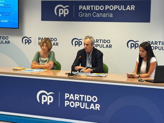 Rueda de prensa del portavoz del Grupo Popular en el Cabildo de Gran Canaria, Miguel Jorge, junto a las consejeras Pepa Luzardo y Aurora del Rosario