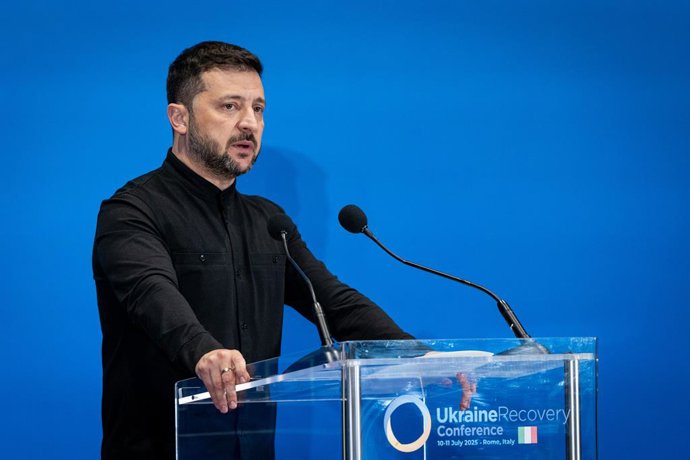 10 de julho de 2025, Roma, Itália: O presidente ucraniano Volodymyr Zelensky discursa em uma coletiva de imprensa na Conferência de Recuperação da Ucrânia 2025 (URC2025) no Centro de Convenções de Roma "La Nuvola