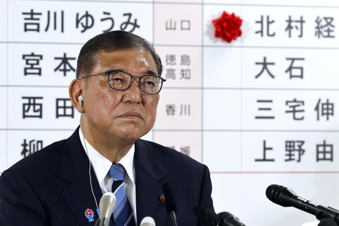 20 de julho de 2025, Tóquio, Tóquio, Japão: Shigeru Ishiba, primeiro-ministro do Japão e presidente do Partido Liberal Democrático (LDP), ouve uma pergunta de um jornalista na sede do LDP em Tóquio, Japão, em 20 de julho de 2025. As pesquisas de boca-de-u