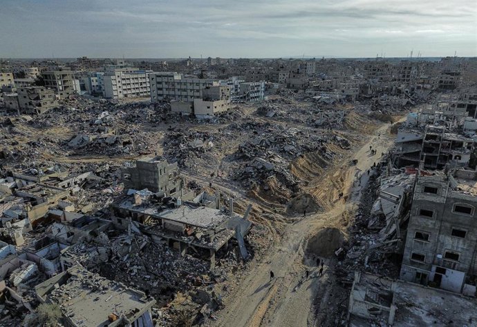 Archivo - Imagen de archivo de una vista aérea en Rafá, en el sur de la Franja de Gaza, tras los bombardeos israelíes