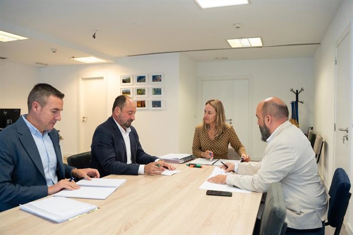 La directora xeral de Enerxías Renovables e Cambio Climático, Paula Uría, preside el comité técnico para actuaciones estratégicas en el litoral.