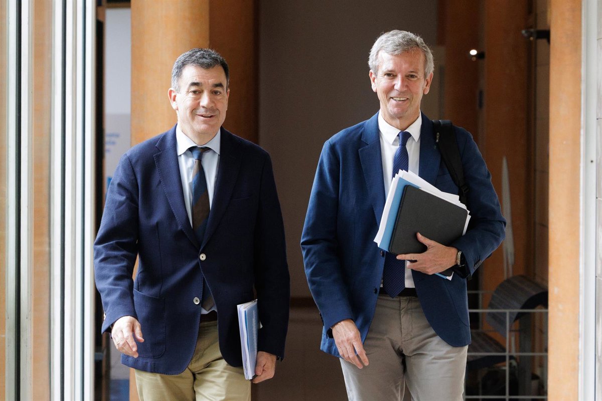 El plan para reducir burocracia en centros educativos pretende ahorrar 120.000 horas por curso al profesorado