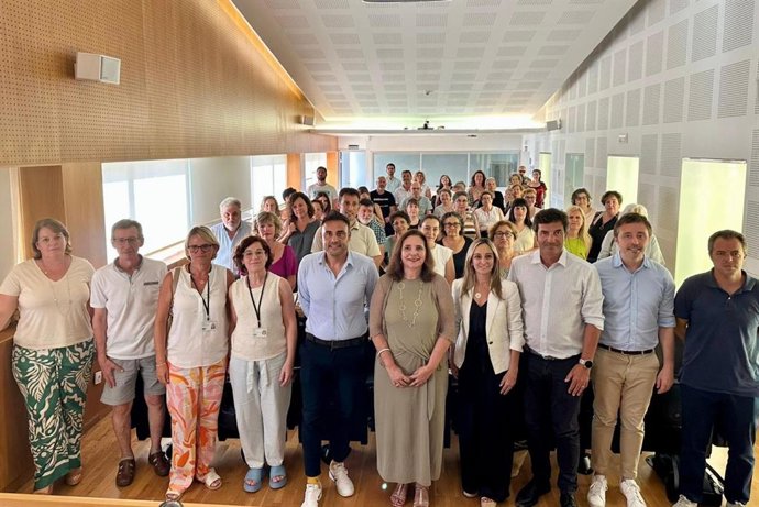 La consellera de Salud, Manuela García, en la presentación en Menorca del protocolo 'Entén-me'.