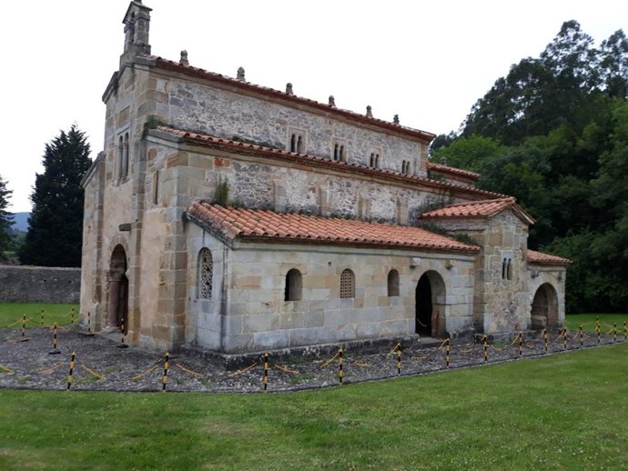 Archivo - Iglesia de San Salvador de Valdediós, más conocida como El Coventín, en Villaviciosa.