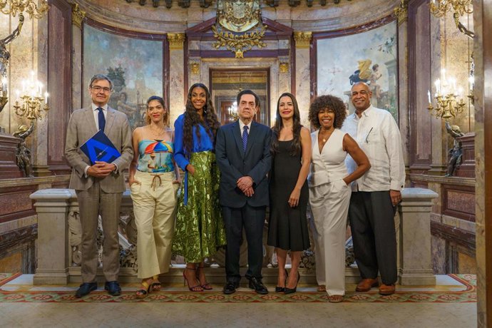Mesaredonda Raíces y Horizontes y Cultura de la comunidad Dominicana en España
