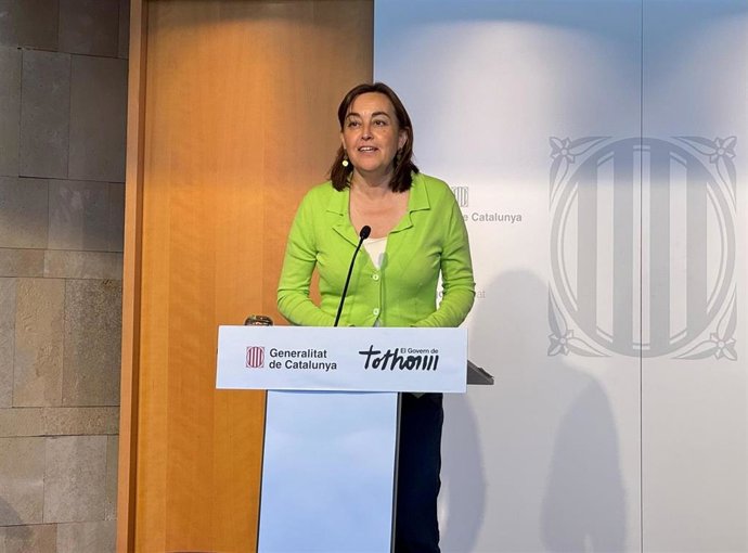 La consellera Sílvia Paneque atiende a los periodistas para explicar las bases del Pinfrecat