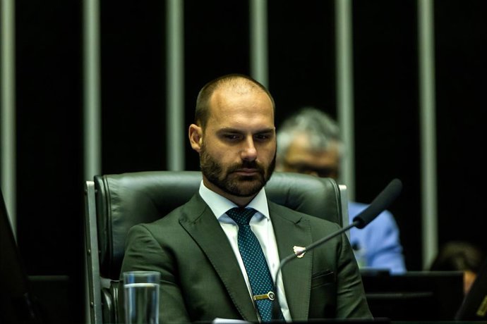 Archivo - 12 de junho de 2024, Brasília, Distrito Federal, Brasil: BRASÍLIA (DF), 12/06/2024- TRIBUTO/CÂMARA/DEPUTADOS- O Deputado Federal Eduardo Bolsonaro, durante sessão plenária em homenagem aos 50 anos do Brasil-Bahrein, realizada na Câmara dos Deput