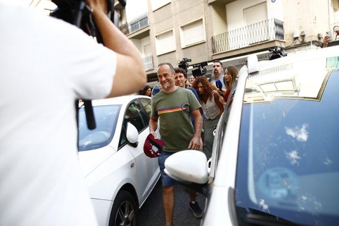 Francesco Arcuri, excompañero de Juana Rivas, a su llegada al punto de encuentro familiar en Granada para la entrega de su hijo menor