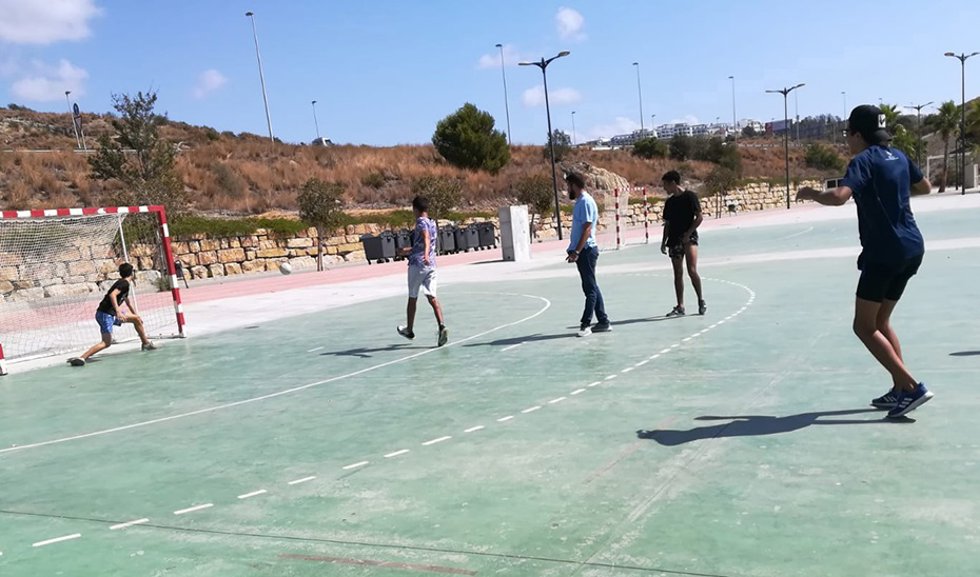 Archivo - Jóvenes practican deporte en zonas rurales.