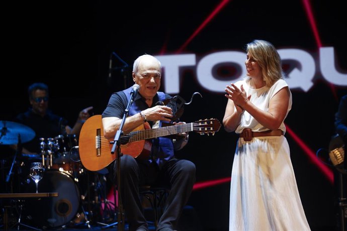 La estrella de la música brasileña Toquinho recibe en Cartagena el Premio La Mar de Músicas 2025 de manos de la alcaldesa, Noelia Arroyo