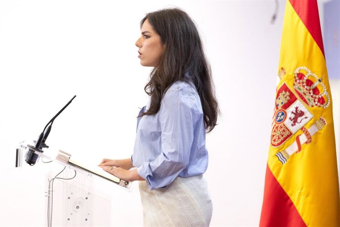 La portavoz de VOX en el Congreso, Pepa Millán, durante una rueda de prensa, en el Congreso de los Diputados, a 22 de julio de 2025, en Madrid (España).