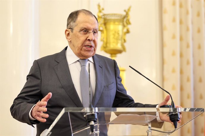 RÚSSIA, MOSCOU - 17 DE JULHO DE 2025: O ministro das Relações Exteriores da Rússia, Sergei Lavrov, discursa durante uma cerimônia de entrega de diplomas a veteranos da operação militar especial da Rússia, graduados em programas de educação profissional av