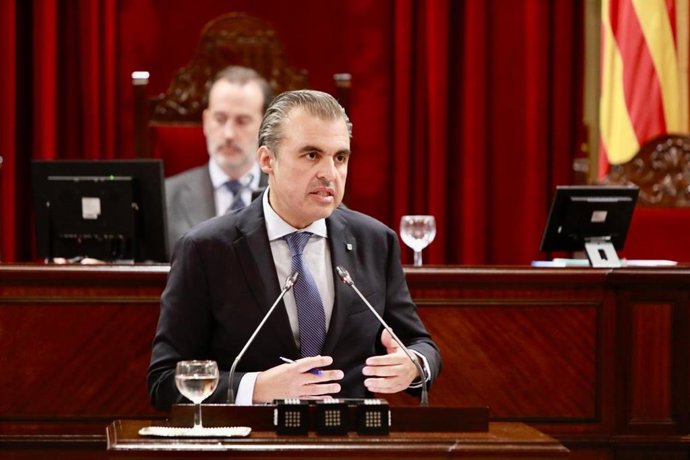 Archivo - El conseller de Educación y Universidades, Antoni Vera. 