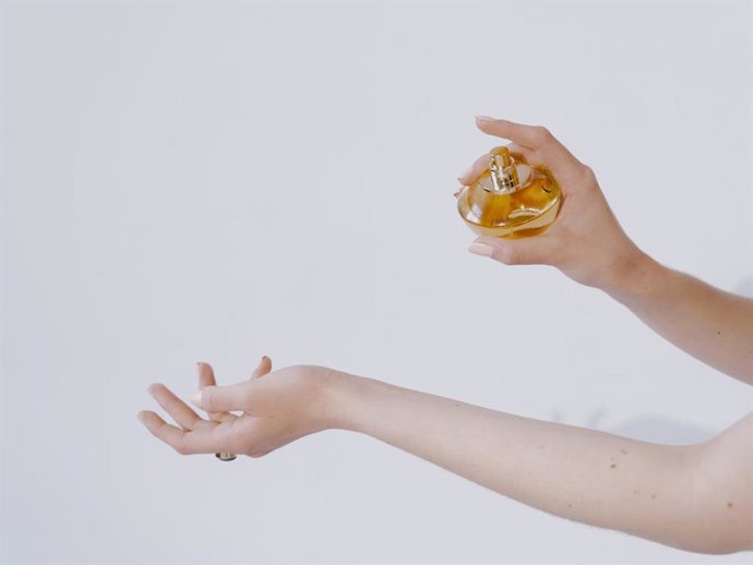 Te contamos cuáles son las tendencias de perfumes este año durante los meses estivales