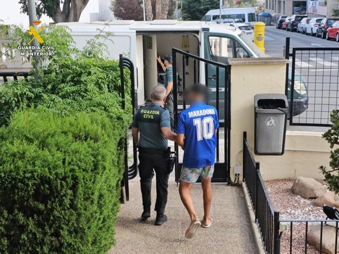 Dos detinguts acusats de deu robatoris en cotxes junt amb platges de Calp, Moraira i Xàbia