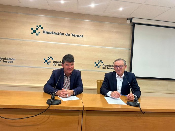 El diputado Miguel Ángel Navarro y el presidente de la Diputación de Teruel, Joaquín Juste.