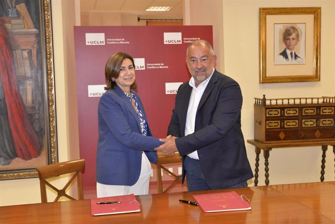 La UCLM y Repsol estrechan lazos con un convenio marco para impulsar la formación y la investigación