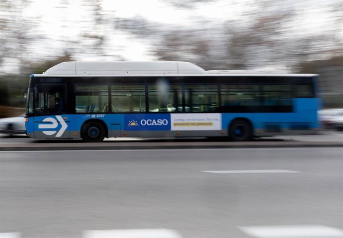 Archivo - Un autobús de la EMT.