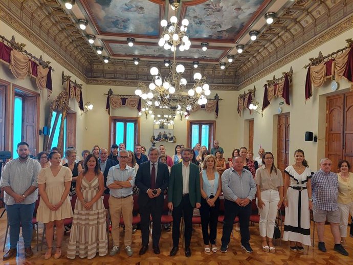 Presentación de la web 'Júntate' en el Salón de Plenos del Gobierno andaluz en Almería.