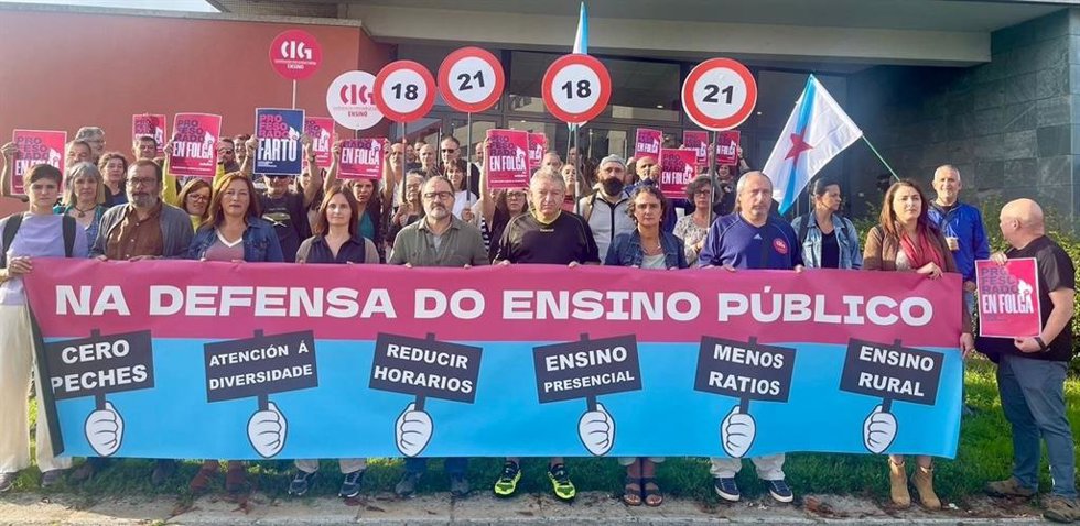 Archivo - Representantes de CIG-Ensino en una concentración.