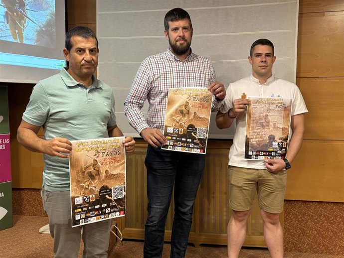 El alcalde de Fayón, Roberto Cabistany; el diputado provincial Abraham Martínez; y el técnico cultural del Ayuntamiento de Fayón, Aitor García.