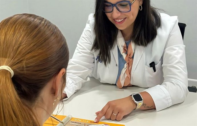 Expertas advierten de que en verano, ante las altas temperaturas y los cambios de hábitos alimentarios que suelen producirse en esta estación, el cerebro "también necesita cuidados desde el plato".
